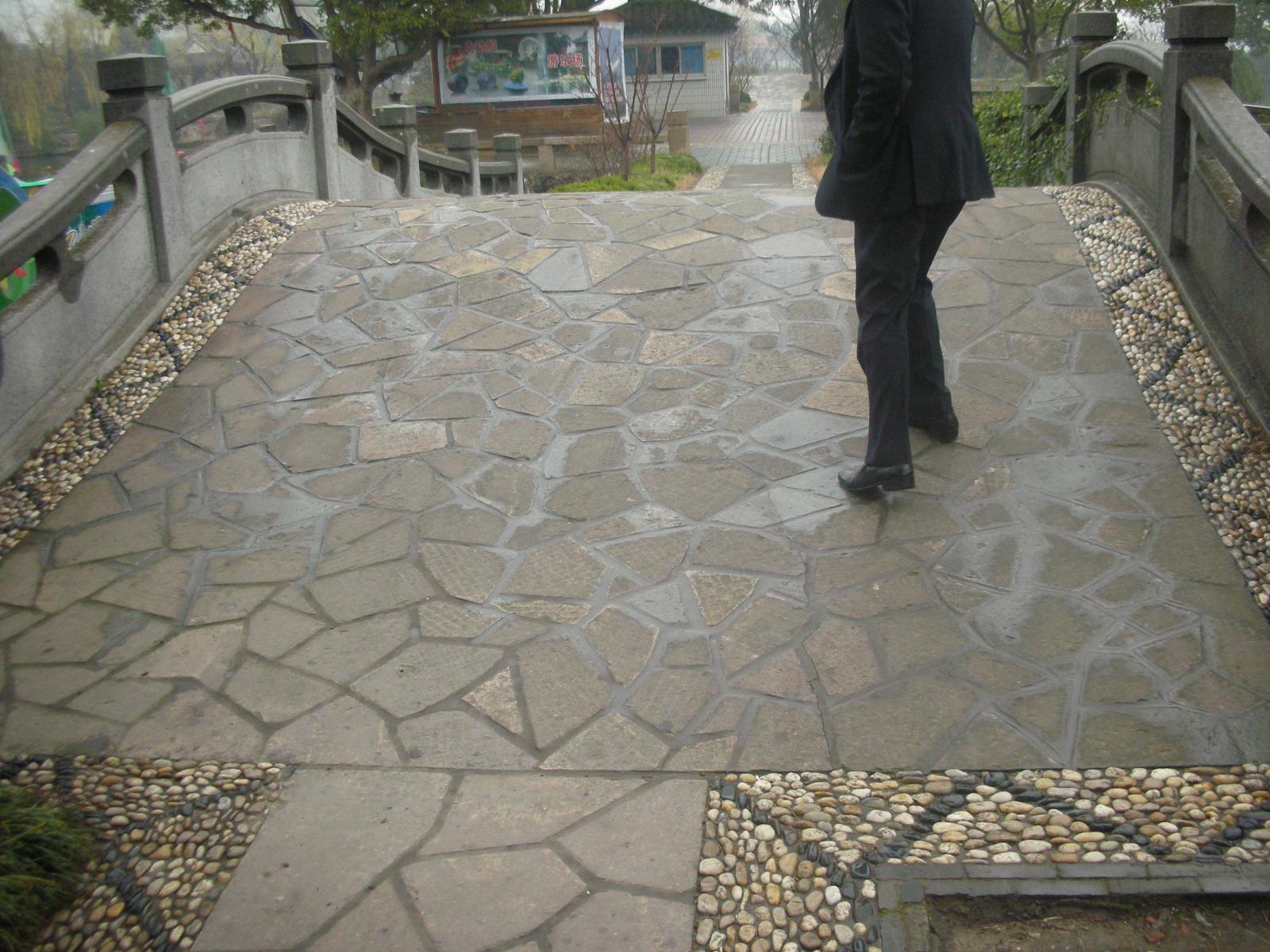 2000年ほど前は錫（スズ）の産地だったが、今は錫がない無錫(その4..西施を見出した范ﾚｲにちなんで作られたﾚｲ園)